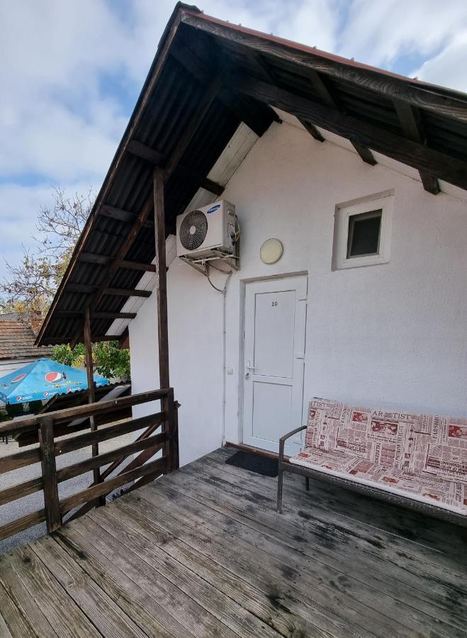 Villa Elena Yanoshi Екстериор снимка